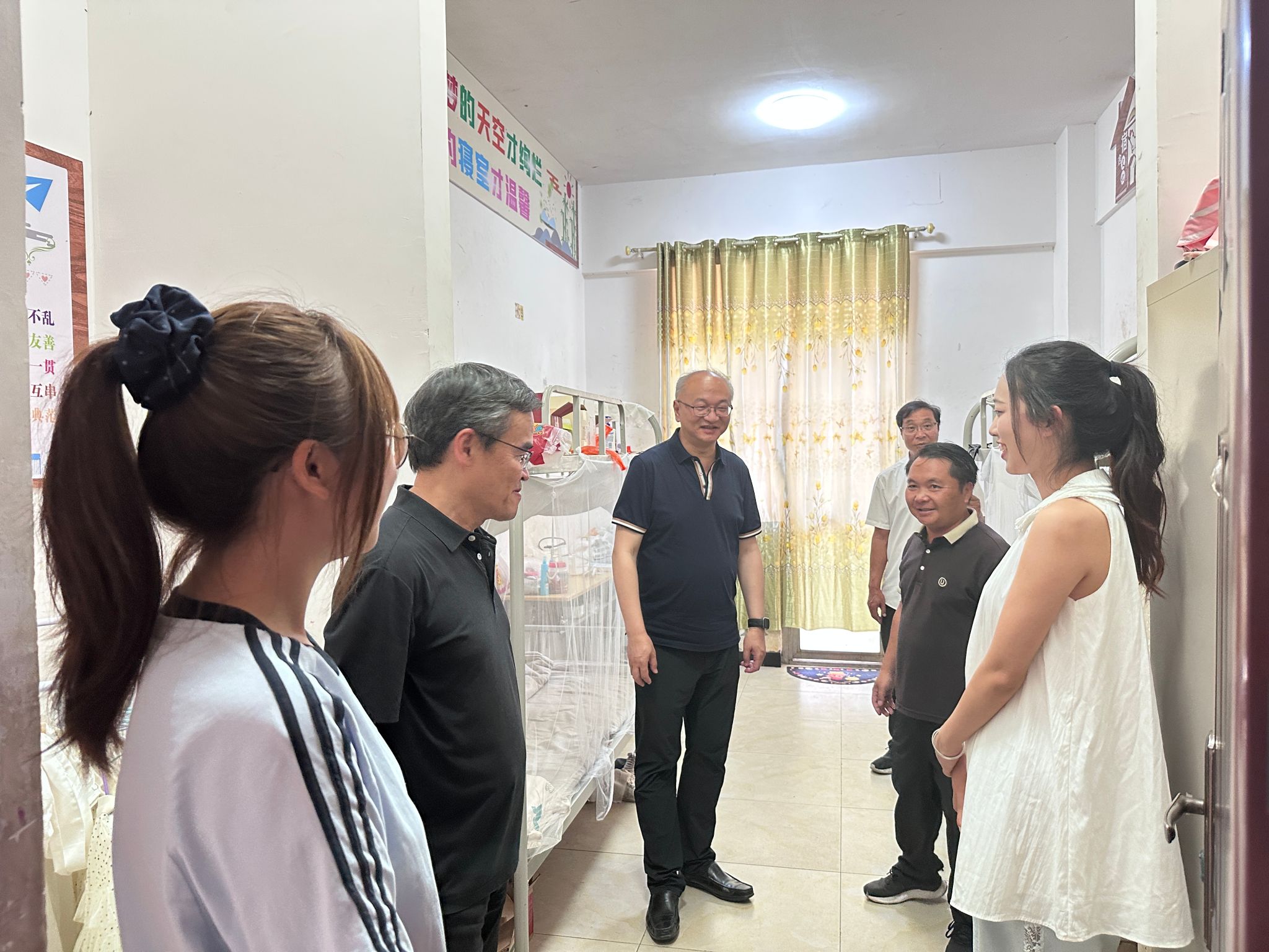 李建宇书记与全体支教师生亲切交流