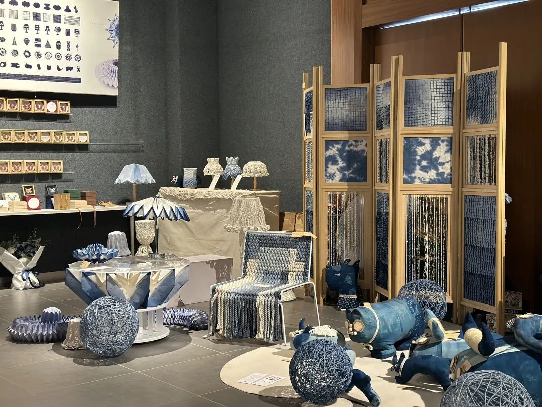 他对出席活动的专家学者