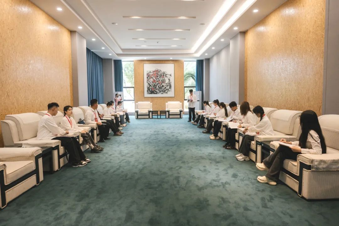 通过了大会秘书长