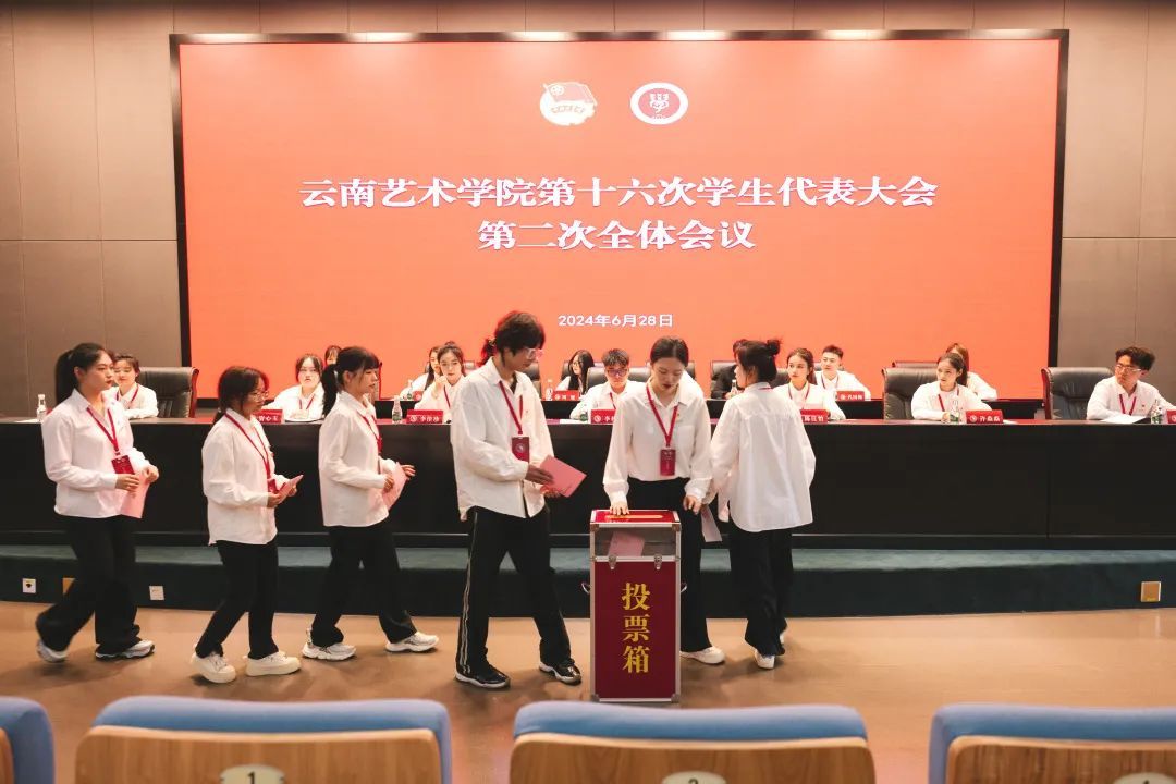 预备会议由校团委刘建行老师主持