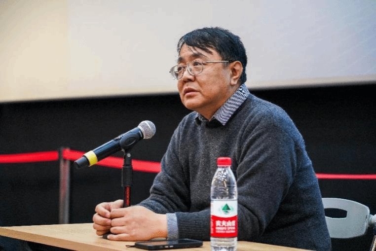 本场讲座由张含副教授主持